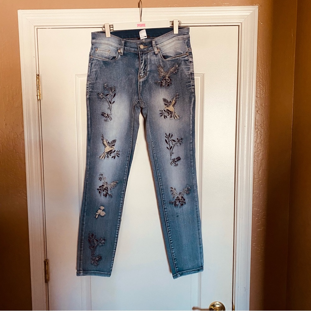 Venus boyfriend jeans size 4